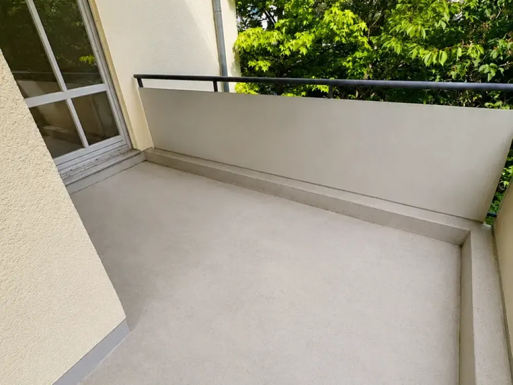 Helle 2-Zimmer-Wohnung mit Balkon, Aufzug und TG-Stellplatz in attraktiver Lage am Würmkanal