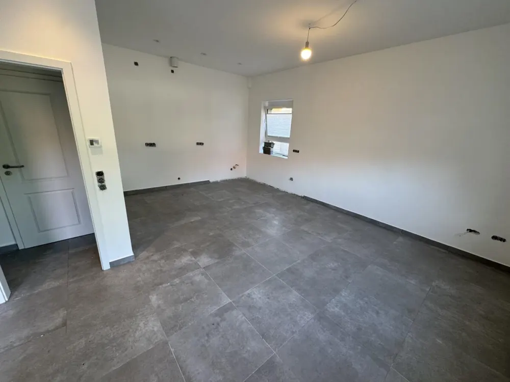 Kleine sanierte zwei Zimmerwohnung ohne Garten