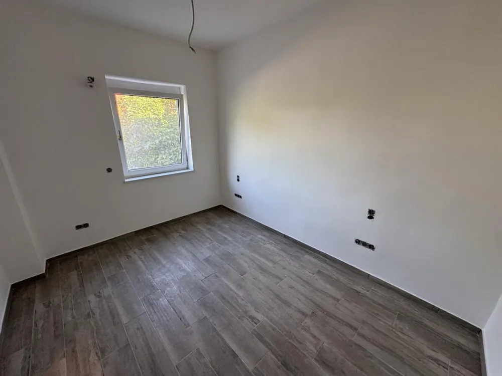 Kleine sanierte zwei Zimmerwohnung ohne Garten