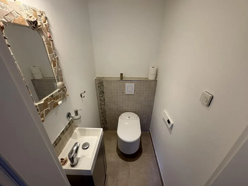Kleine sanierte zwei Zimmerwohnung ohne Garten