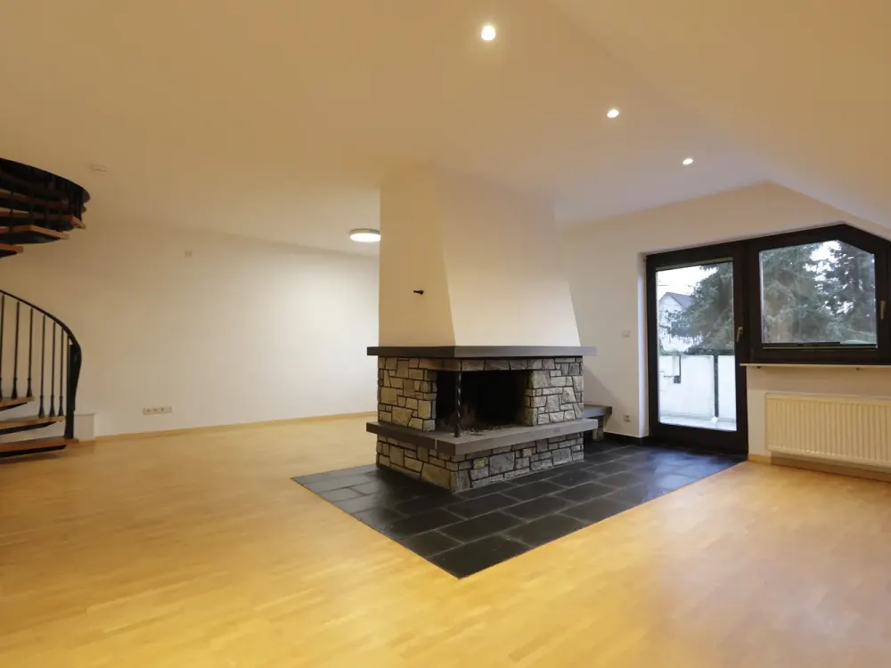 Exclusive Maisonette | 110 m² | Fireplace • Sauna • Balcony • 1.5 Underground Parking Spaces • Directly on the Forest Edge