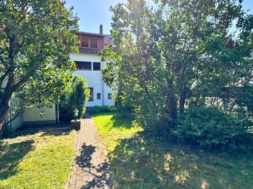 First Occupancy - Renovated 2-Room Apartment with Kitchen and Bathroom on the Ground Floor in a Great Location at Upper Rastpfuhl