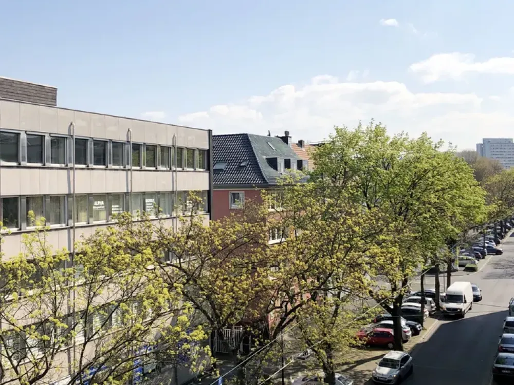 Schöne Dachgeschosswohnung in zentraler Lage mit Aufzug!