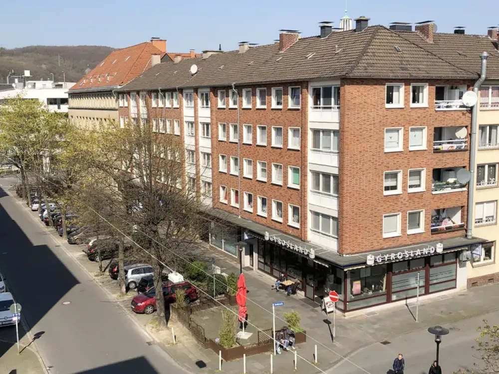 Schöne Dachgeschosswohnung in zentraler Lage mit Aufzug!