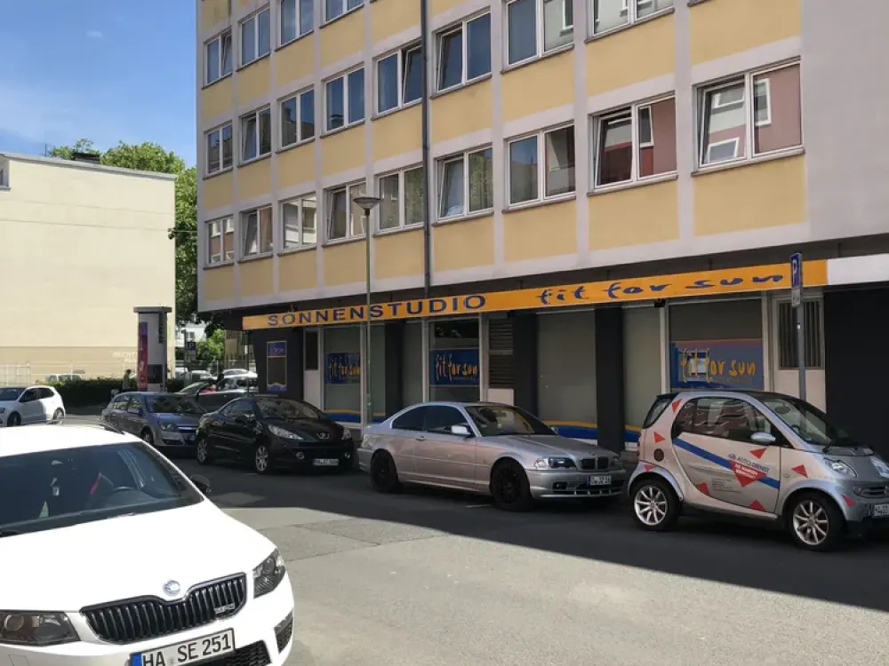 Schöne Dachgeschosswohnung in zentraler Lage mit Aufzug!