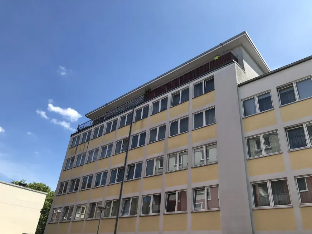 Schöne Dachgeschosswohnung in zentraler Lage mit Aufzug!