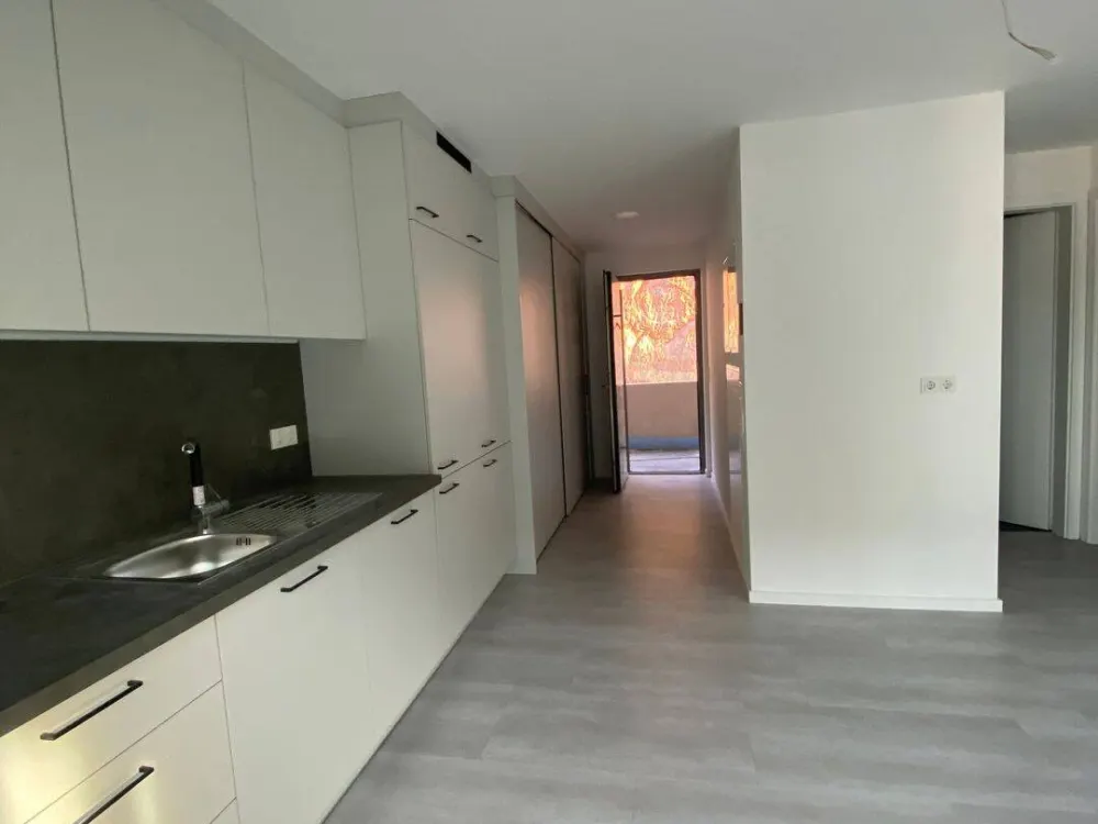 lichtdurchflutete, teilmöbelierte 2 ZKB Neubauwohnung in Alt-Saarbrücken