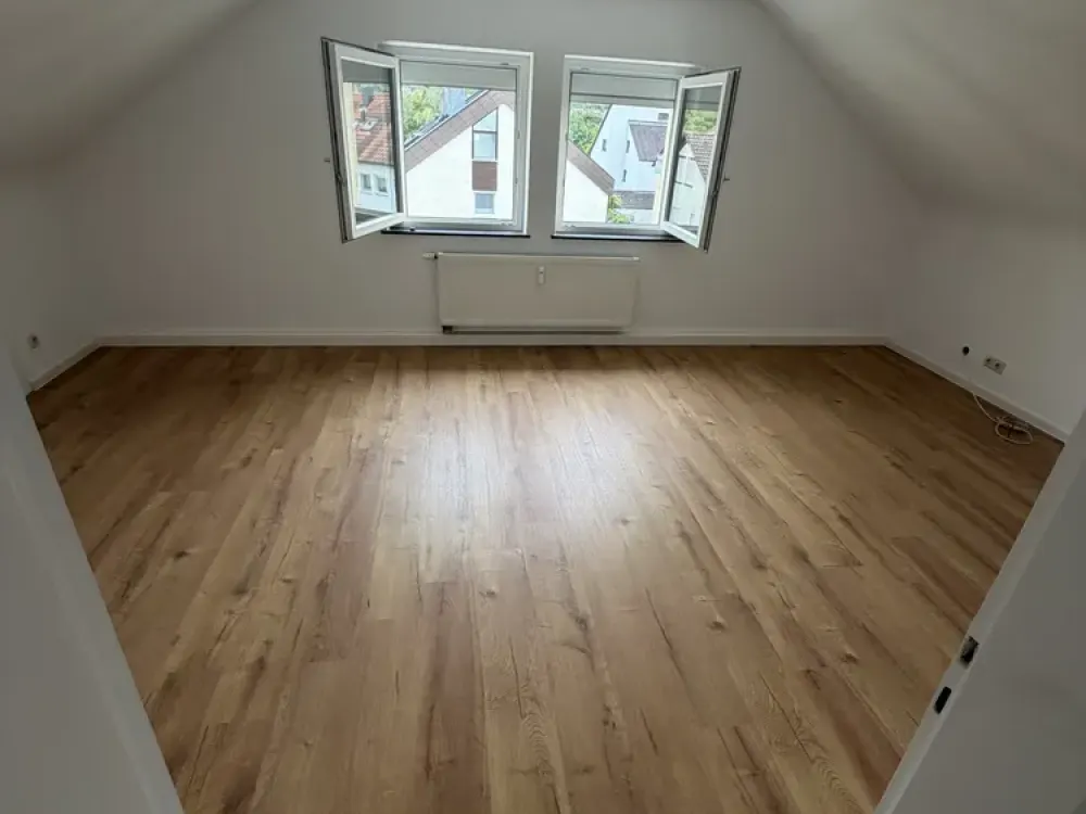 Modern sanierte 3-Zimmer-Dachgeschosswohnung, Erstbezug mit neuer Einbauküche & neuem Bad