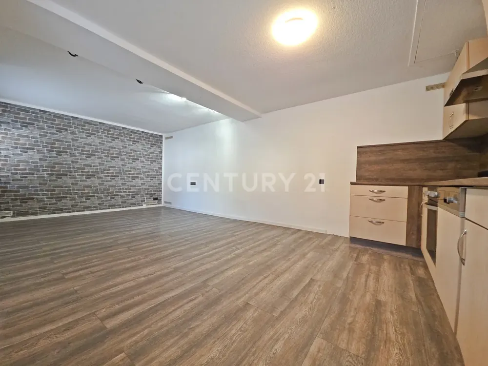Comfortable & Almost Ground-Level, Charming 2-Room Apartment with Separate Entrance and Fitted Kitchen