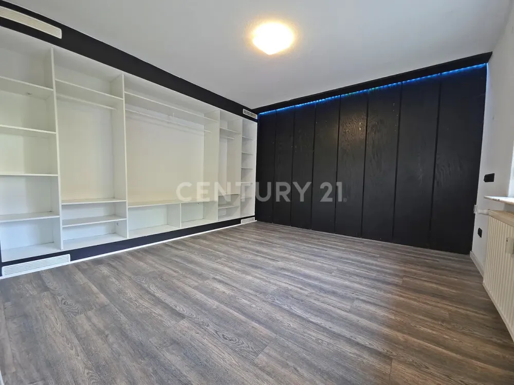 Comfortable & Almost Ground-Level, Charming 2-Room Apartment with Separate Entrance and Fitted Kitchen