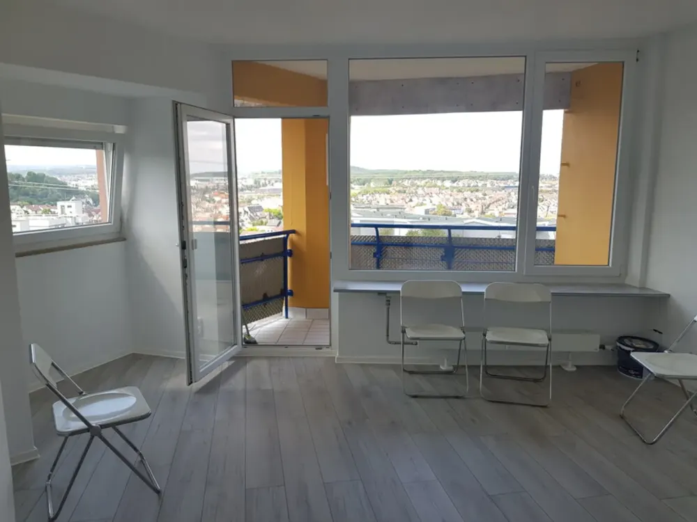 Traumhafte Aussicht: frisch renovierte 2-Zimmer-Wohnung mit Balkon im "Romeo & Julia"-Ensemble