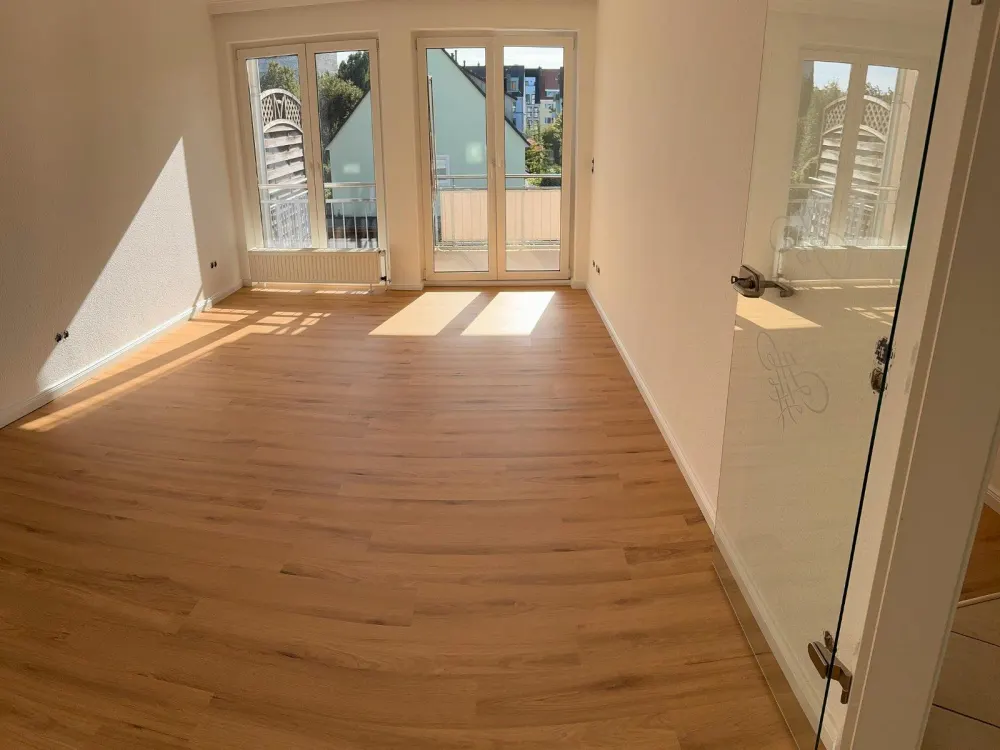 Helle 3 Zi. Wohnung gr. Balkon Neustadt Erstbezug n. Renovierung