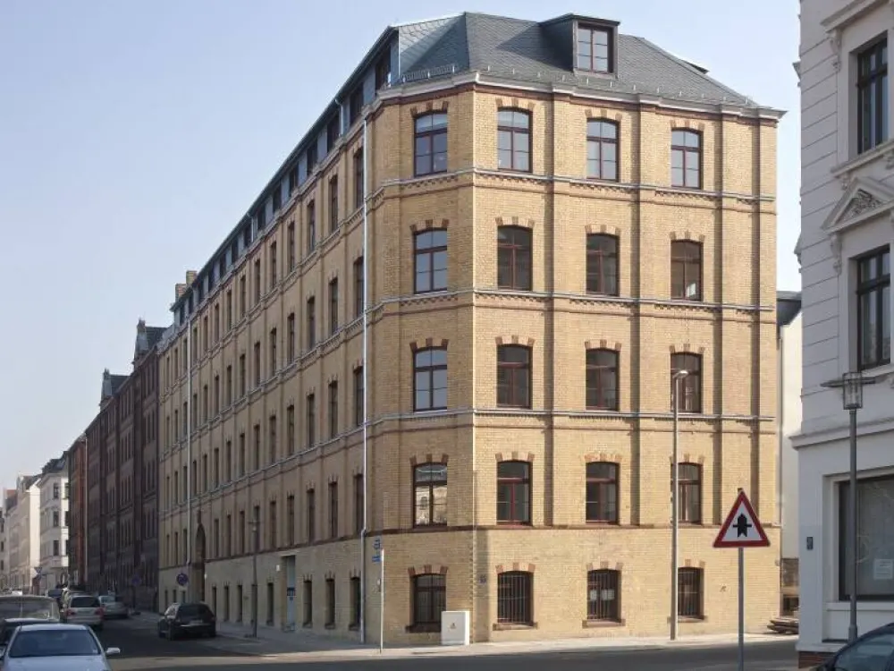 Dachgeschoss - 2-Zimmer-Wohnung im sanierten Fabrikgebäude mit Loggia !