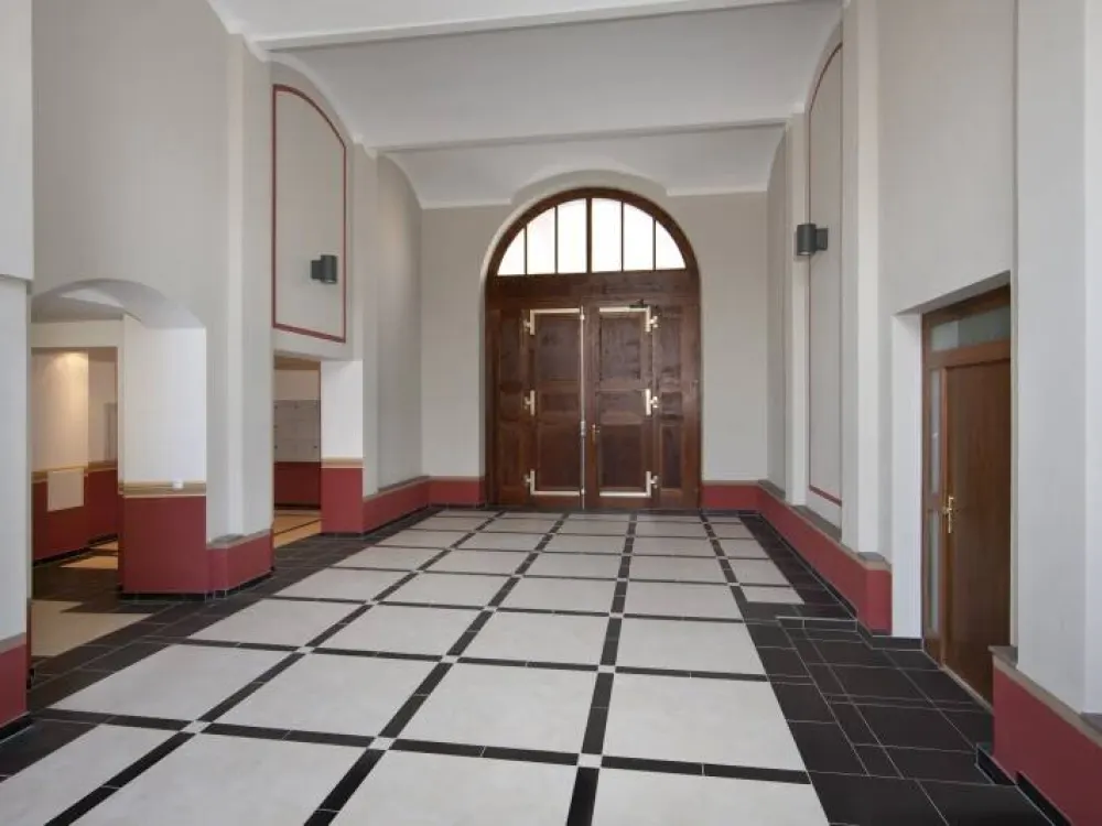 Dachgeschoss - 2-Zimmer-Wohnung im sanierten Fabrikgebäude mit Loggia !