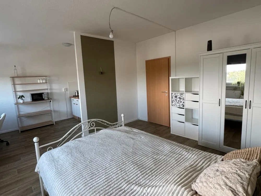Gemütliche möblierte Einraumwohnung in Grünau- Mitte