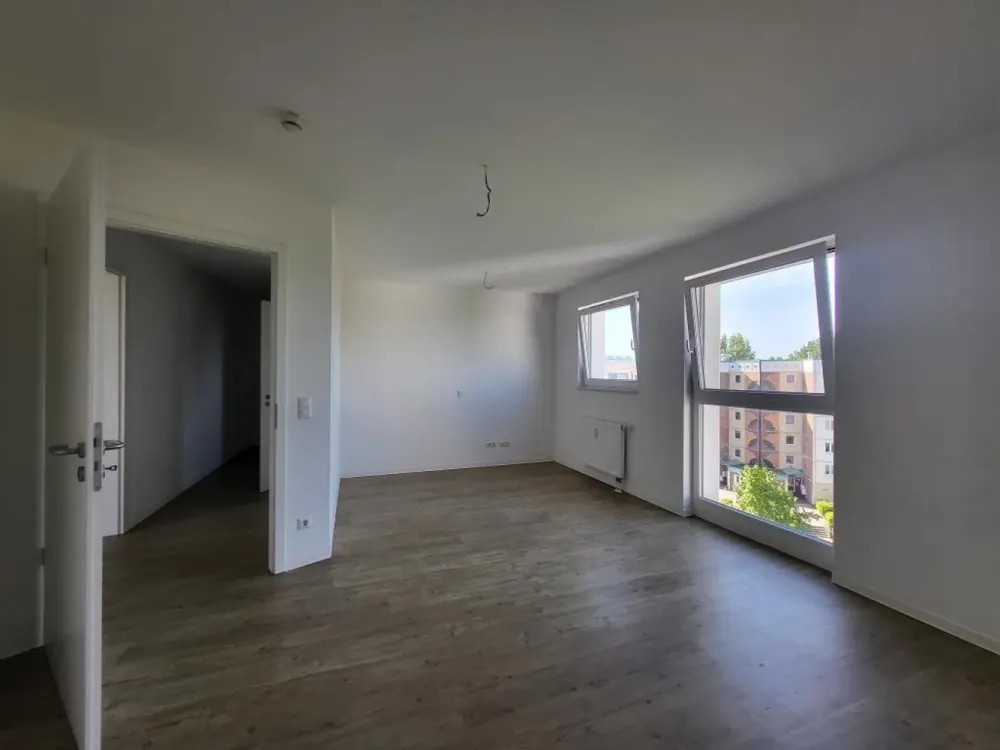 Individual 2-Room Apartment with Elevator, Fitted Kitchen, Balcony and Daylight Bathroom
