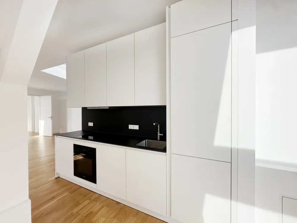 Loftartiges Dachgeschoss in saniertem Altbau ...