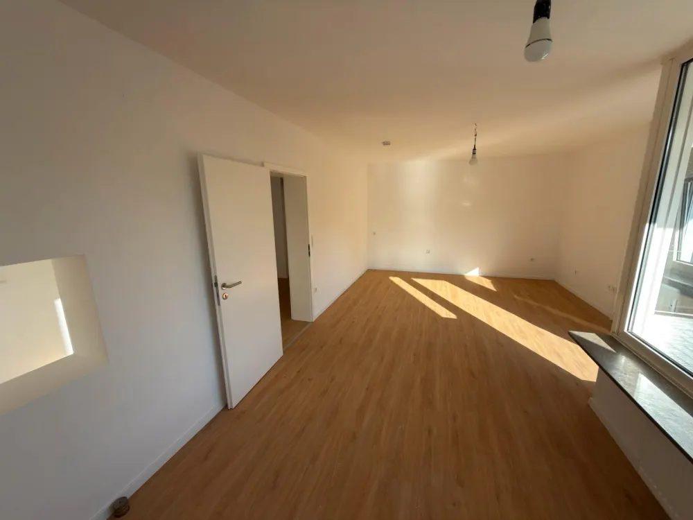 4-Zimmer-Wohnung 94m2, kernsaniert, 2 Balkonen Nordostbahnhof