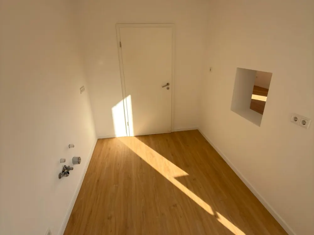 4-Zimmer-Wohnung 94m2, kernsaniert, 2 Balkonen Nordostbahnhof