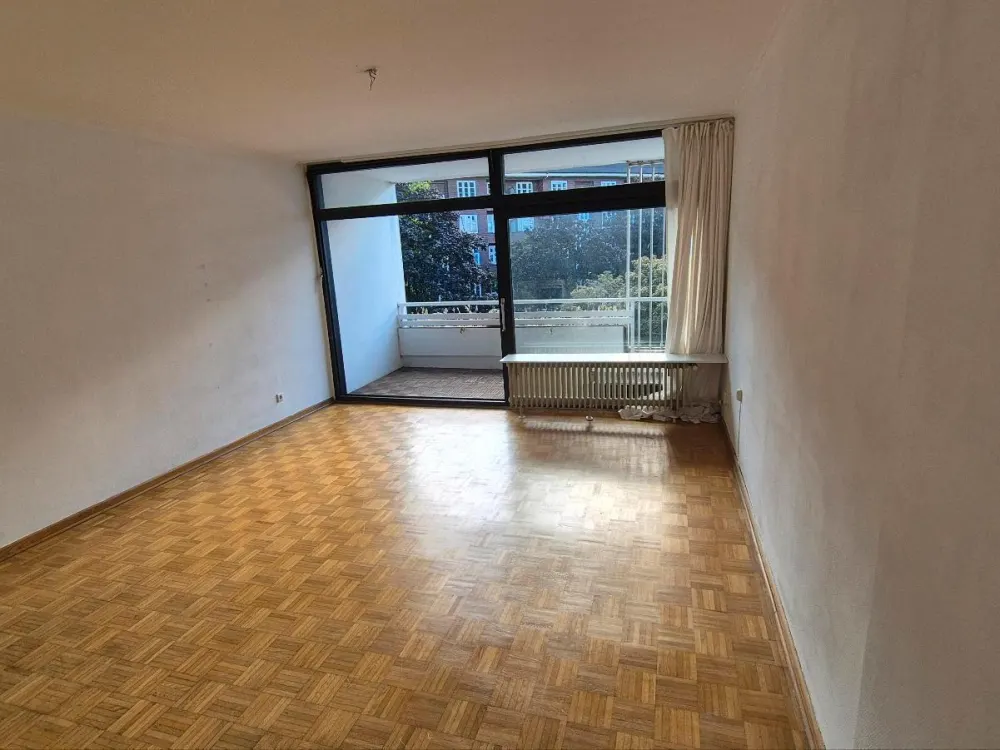 2 Zimmer mit Balkon. Nachmieter in Winterhude gesucht.