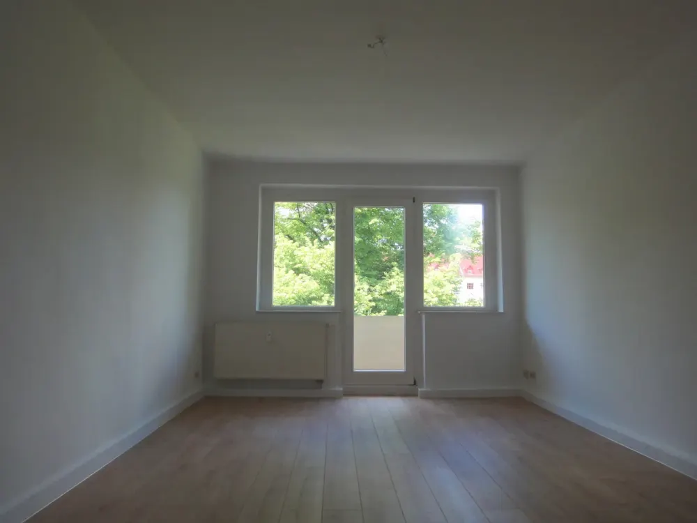3-Room Apartment with Balcony at Hanseplatz Seeks New Tenants !!!