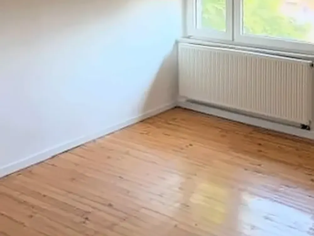Komplett renoviert: Helle 3-Zimmer-Wohnung mit Tageslichtbad in ruhiger, stadtnaher Lage