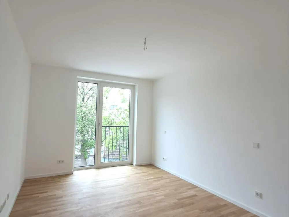 Modern 2-Room Apartment on the 1st Floor with Loggia and Parking Space in Bahrenfeld!