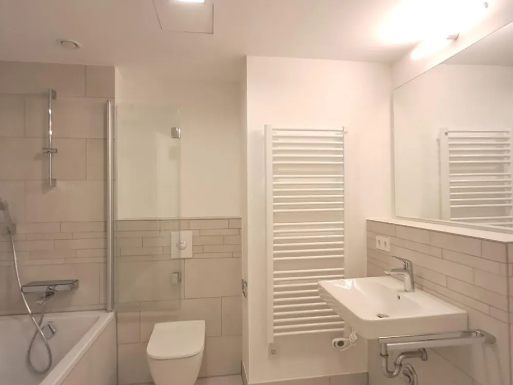 Modern 2-Room Apartment on the 1st Floor with Loggia and Parking Space in Bahrenfeld!