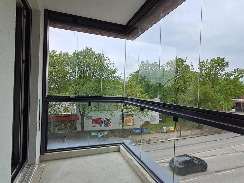 Modern 2-Room Apartment on the 1st Floor with Loggia and Parking Space in Bahrenfeld!