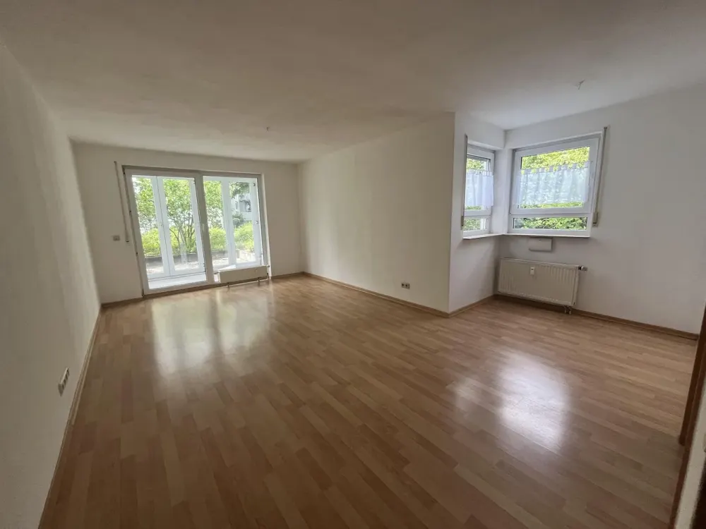 Beautiful 2.5-Room Apartment with Winter Garden in Central Location