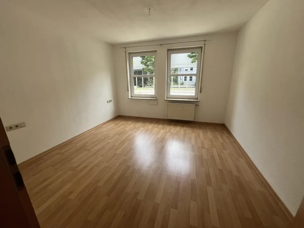 Beautiful 2.5-Room Apartment with Winter Garden in Central Location