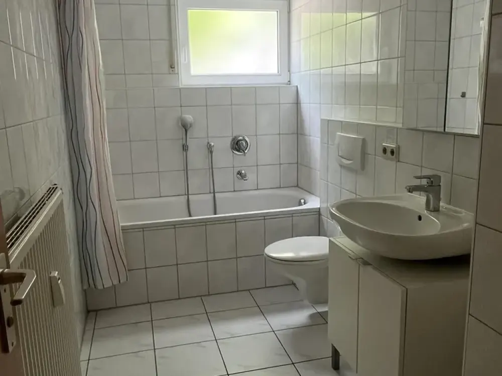 Beautiful 2.5-Room Apartment with Winter Garden in Central Location