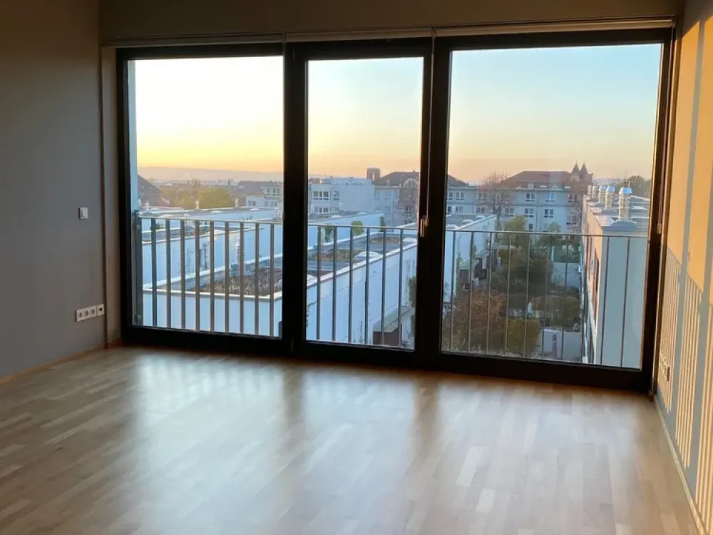 * modernes und großzügiges Penthouse mit Dachterrasse, herrlichem Blick und Einbauküche
