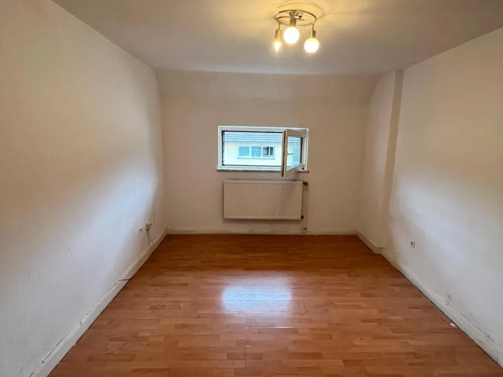 Top renovierte Wohnung 85 m² inklusive Neu Bad
