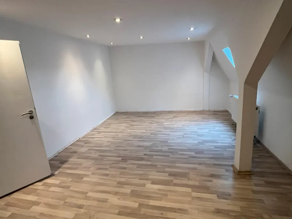 Top renovierte Wohnung 85 m² inklusive Neu Bad