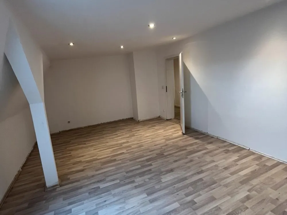 Top renovierte Wohnung 85 m² inklusive Neu Bad