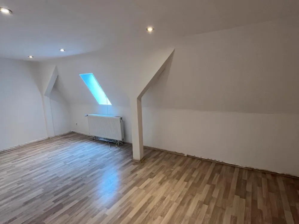 Top renovierte Wohnung 85 m² inklusive Neu Bad