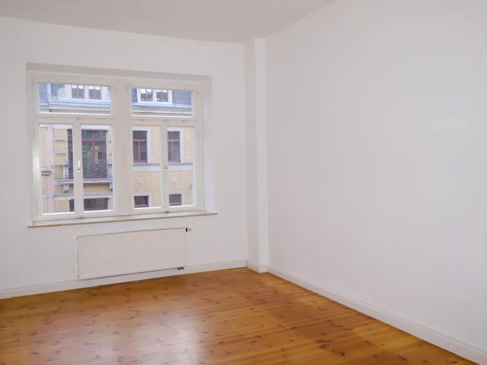 Johannstadt, Nähe Medak, Schöne 4-Raum-Wohnung mit Dielenfußboden und Balkon