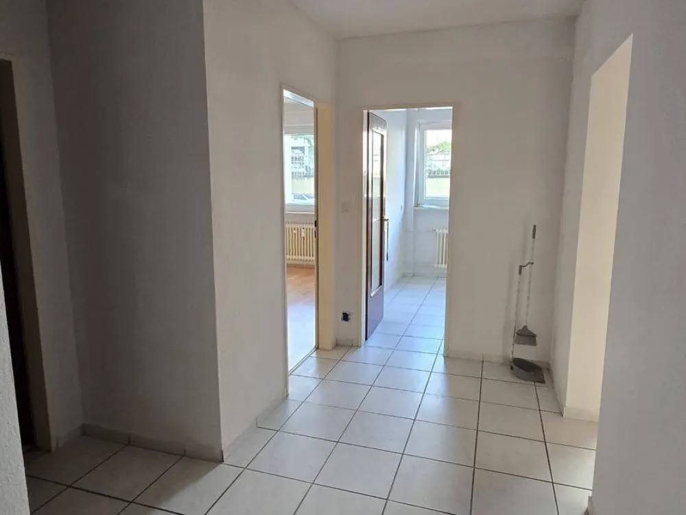 Helle und freundliche 2 Zi. Whg. in toller Wohnlage mit Balkon