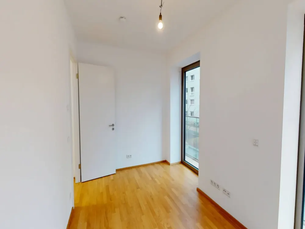 Viel Platz, mitten in der Hauptstadt: Helle 4-Zimmer-Neubauwohnung mit BALKON, 2 BÄDERN und EBK i...