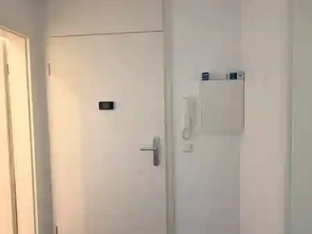 Stilvolle, sanierte 3-Zimmer-Dachgeschosswohnung mit geh. Innenausstattung mit EBK in Vaterstetten