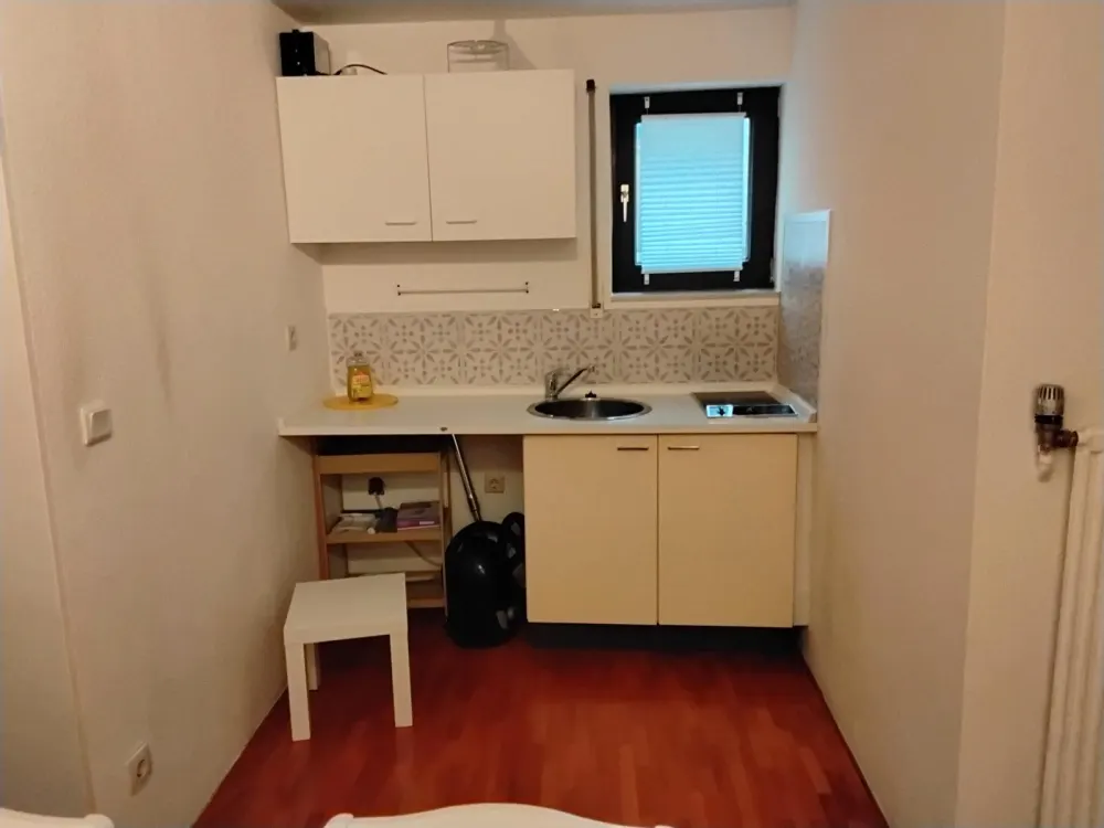 Souterrainwohnung möbliert