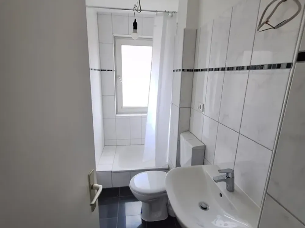 2 Zimmer Wohnung frisch renoviert in der 3. Etage