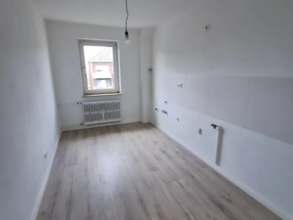 2 Zimmer Wohnung frisch renoviert in der 3. Etage