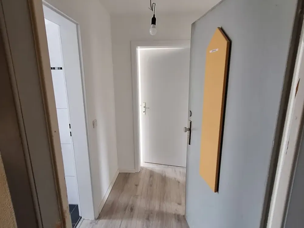 2 Zimmer Wohnung frisch renoviert in der 3. Etage