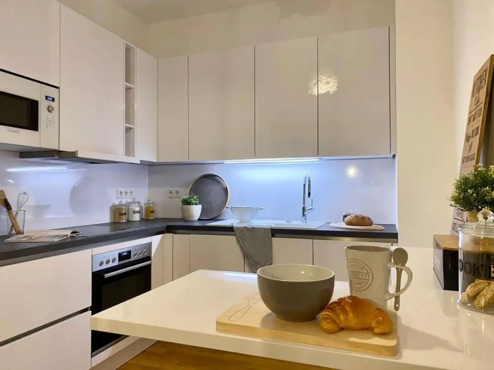 Geräumige 2 Zimmer-Wohnung Nähe Ku'damm und Tiergarten