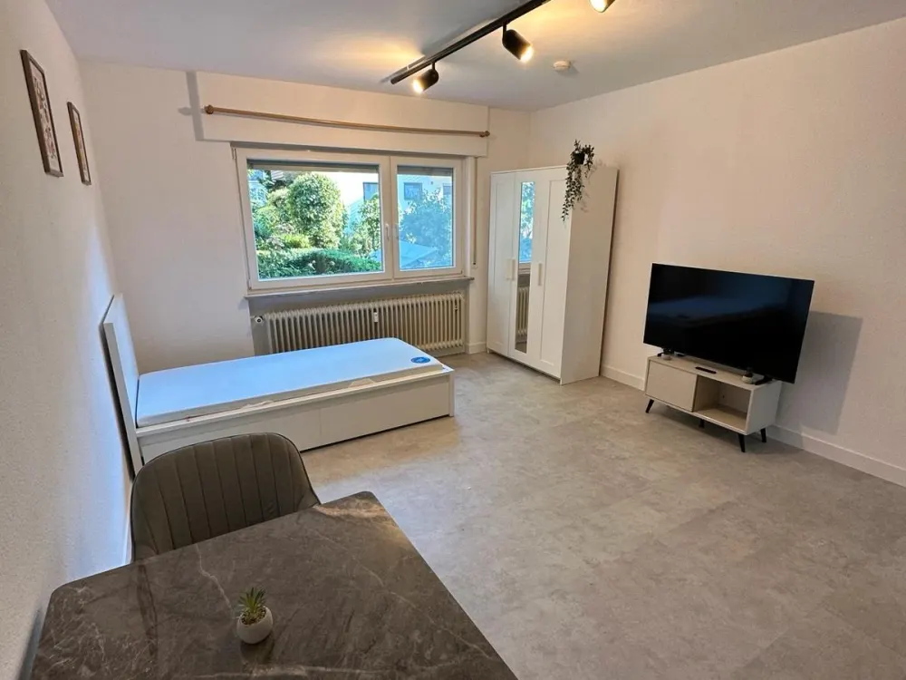 Möblierte 1 Zimmer Whg mit Stellplatz in Bad Cannstatt