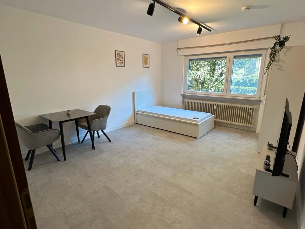 Möblierte 1 Zimmer Whg mit Stellplatz in Bad Cannstatt