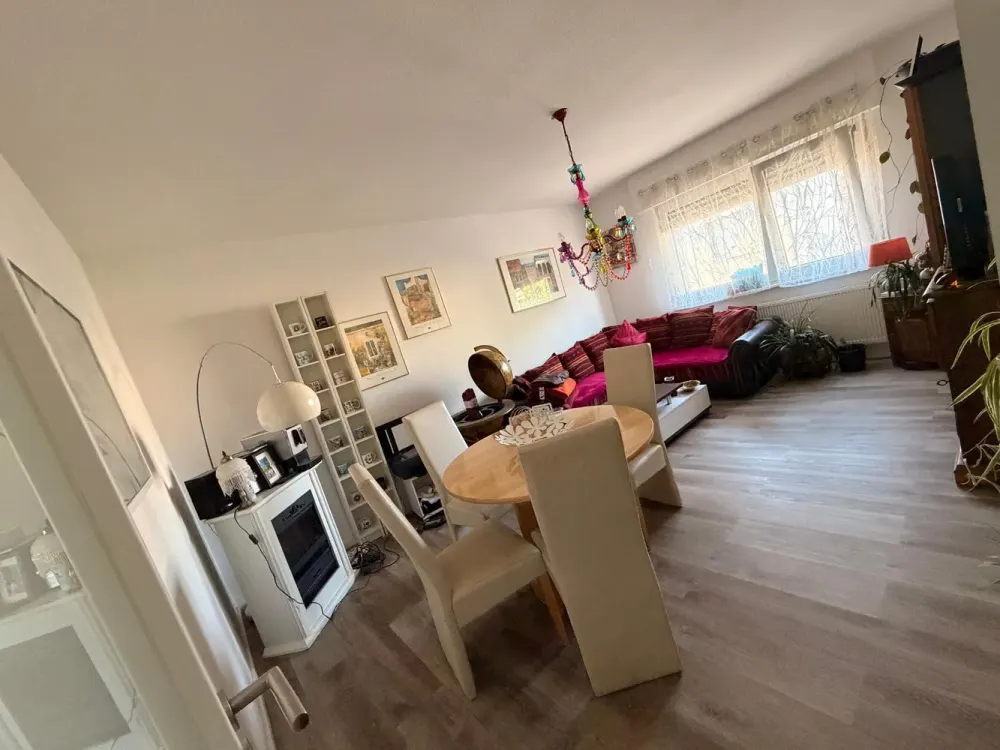Schöne 3-Zimmerwohnung in zentral gelegenem 3-Familienhaus