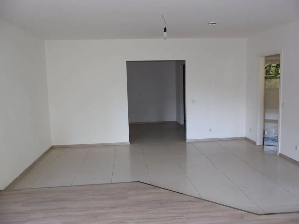 100m² Wohntraum am Rosenaupark: Balkon, Premium-Küche & TG-Stellplatz inklusive!
